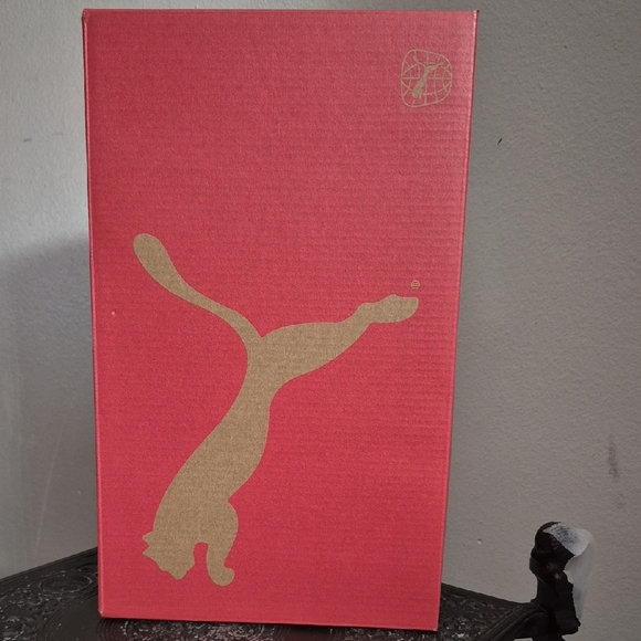 PUMA Women's White and Pink Sneakers - Picture 7 of 8